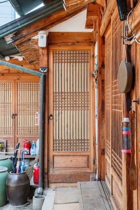 Namhyundang - Hanok Korean Traditional House Seoul Exterior foto