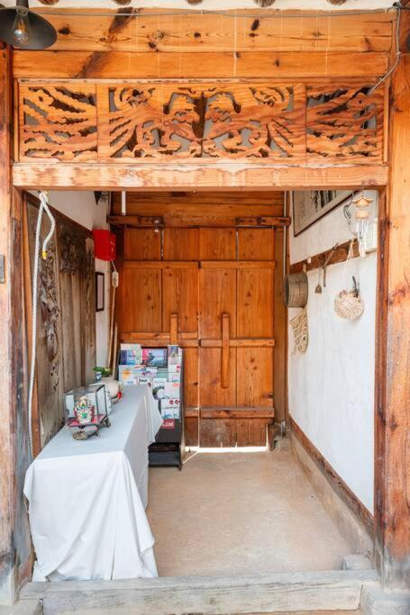 Namhyundang - Hanok Korean Traditional House Seoul Exterior foto