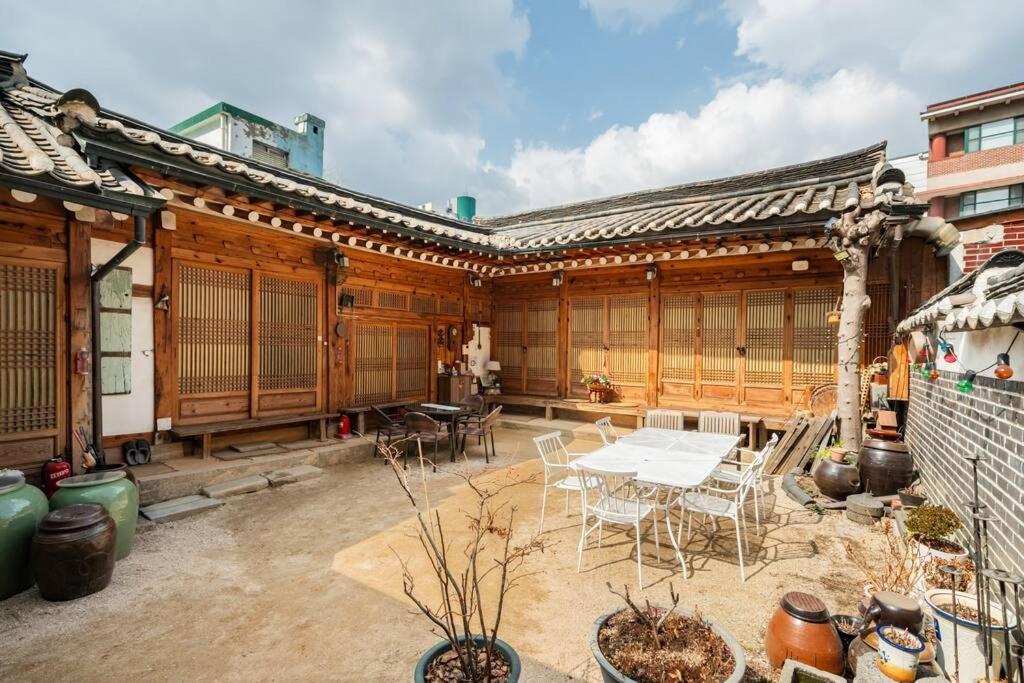 Namhyundang - Hanok Korean Traditional House Seoul Exterior foto